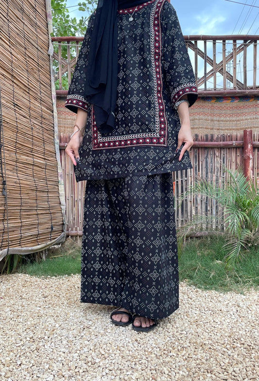 Embroidered Farshi 3PC (Lawn)