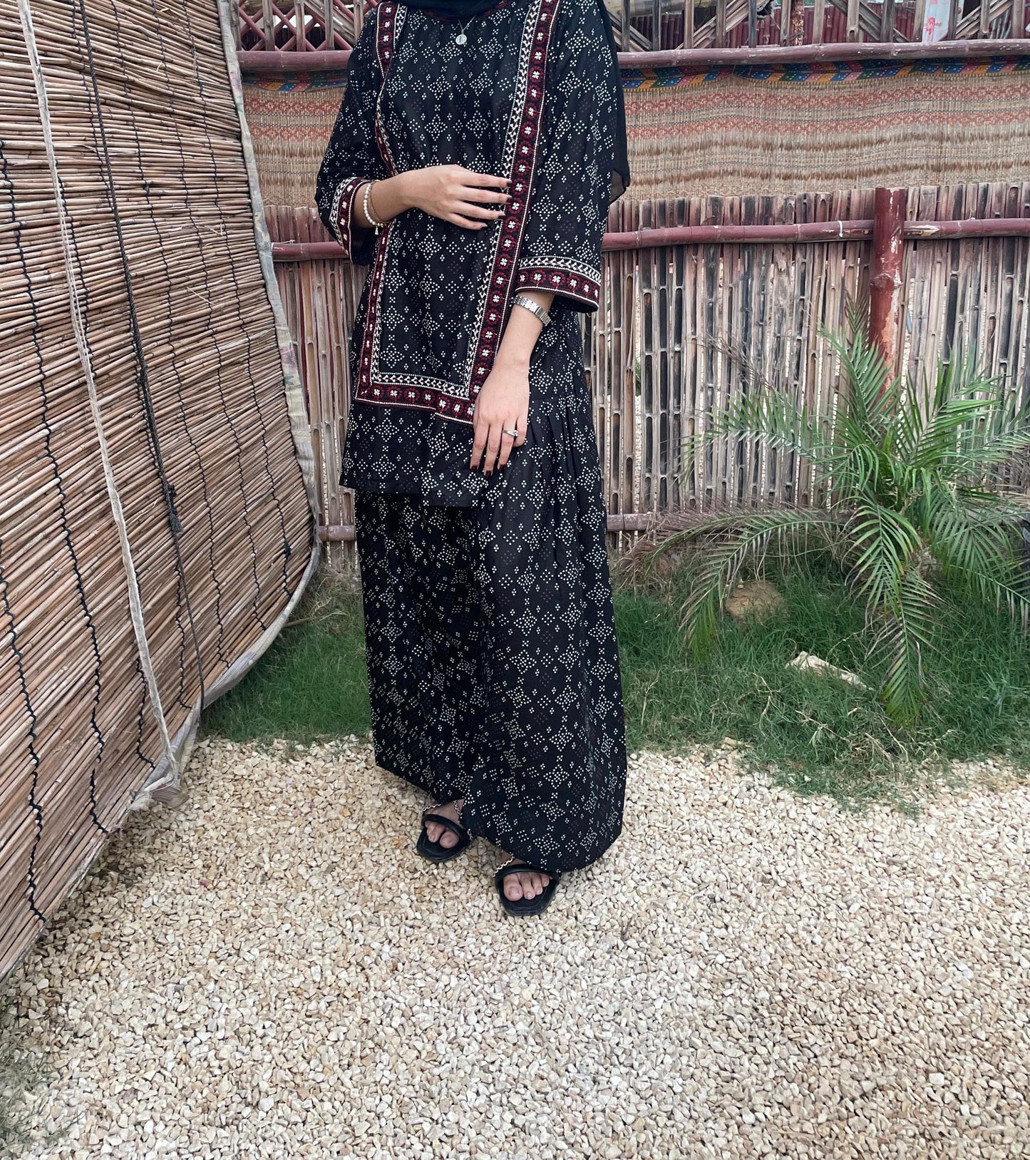 Embroidered Farshi 3PC (Lawn)